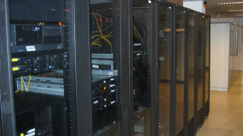 Server racks in a data centre. Photo: Wil Weterings, public domain, via Wikimedia Commons.