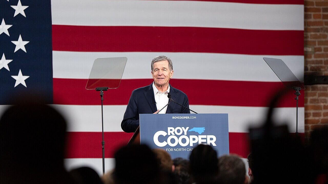 Former North Carolina governor Roy Cooper on the campaign trail. Photo: NetwonsBucket, via Wikimedia Commons (CC licence, see Commons file page).