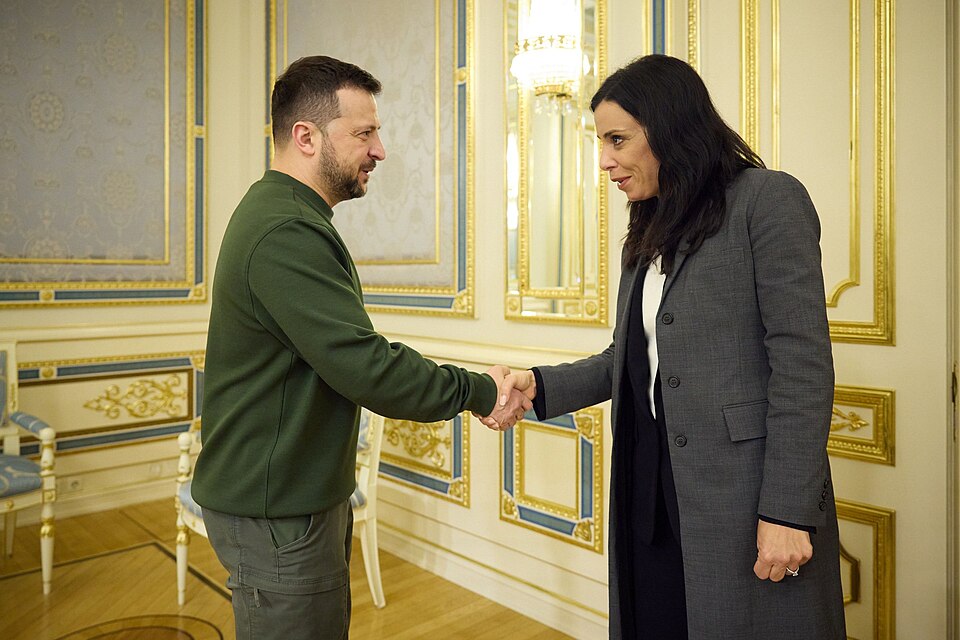 Volodymyr Zelensky shaking hands with Liechtenstein foreign minister Dominique Hasler